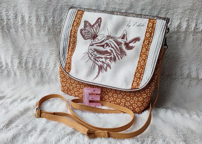 Sac à bandoulière June couleur caramel et motif de chat
