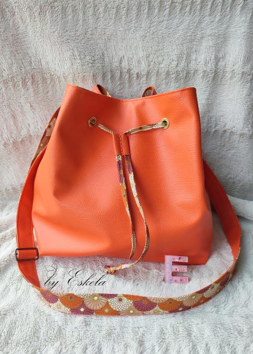 Sac Seau orange fermable avec un lacet