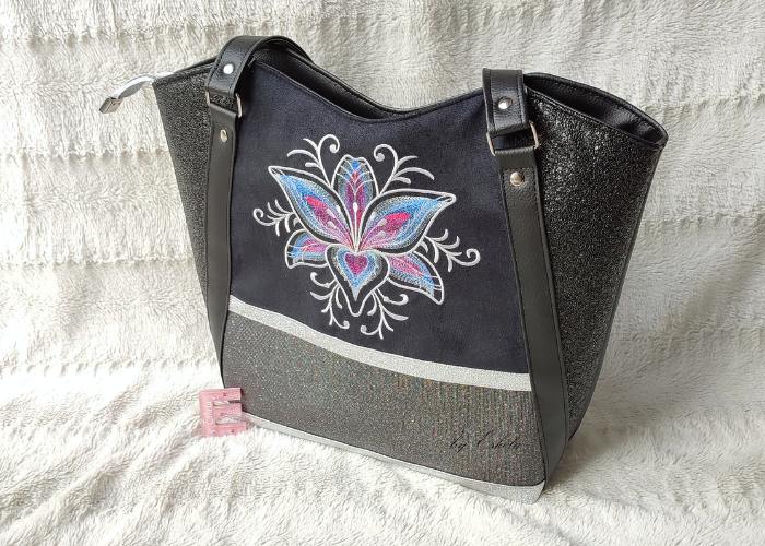 Sac cabas Solangel en nuance de gris avec une fleur brodée