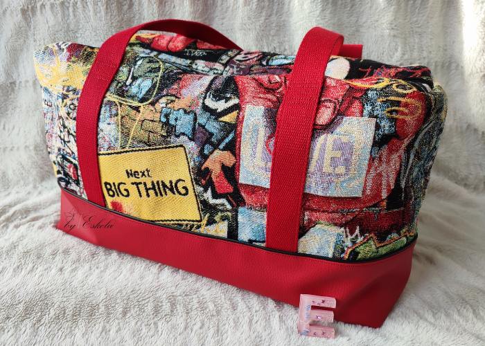 Sac pour le week-end rouge avec des motifs